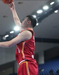 开云体育官网-对阵辽篮被撞翻，山东大汉重伤！至少缺席一个月，真不是好消息