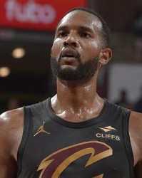 骑士记者：莫布利夏天提升了投射技术 控球等方面也得到了加强